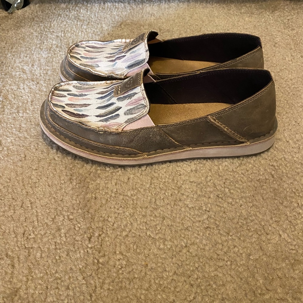 Womens ariat cruisers